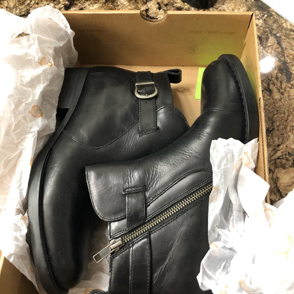 BORN short boots